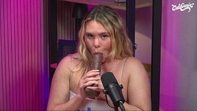 GOSTOSA SAFADA MOSTRA OS P&Eacute_S E D&Aacute_ AULA DE BOQUETE