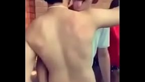 Mc Biel apertando bunda de homem