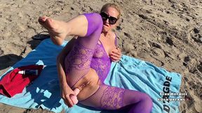 sexe et bukkake a la plage (1ere partie: me godant tous mes trous) voici pour ...