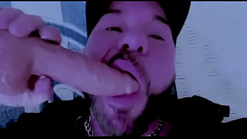 Por dinero este mexicano se deja grabar en video siendo humillado como puto maricon