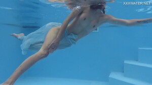 Naughty Hermione Ganger Underwater