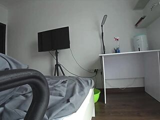 Не молодая жена изменяет мужу с соседом по комнате.Настоящая измена