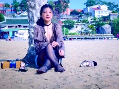 fullfive-masturbating with toy on the public beach