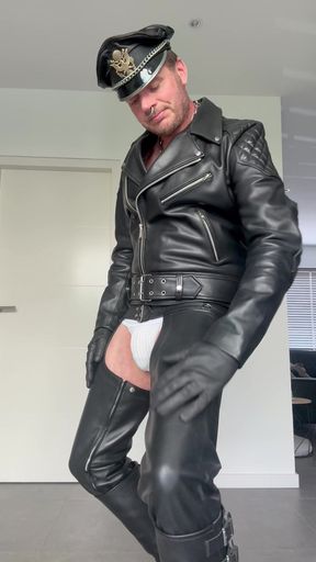 Leatherman  in leatherchaps