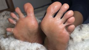 Kandys Foot Comparison – Long Toes, Wrinkled Soles & Goon Trance