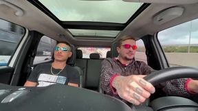 peguei uma carona com um amigo e ele acabou me comendo no carro e gozando na minha cara. - completo
