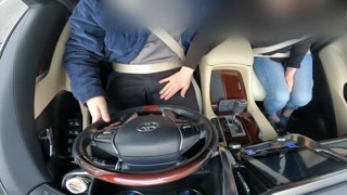 A frustrated married woman makes me ejaculate with a handjob while driving