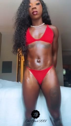 LOLA BLACK XXX PETITE SEXY ATHLETIC BODY