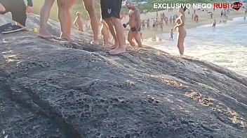 ESPOSA PUTINHA PEGOU UM PAU GRANDE PRA DAR A BUCETA E EU CORNUDO GRAVAR