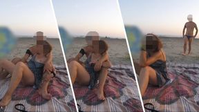 On the public beach I show my pussy to a man and he fingers me until I squirt MissCreamy