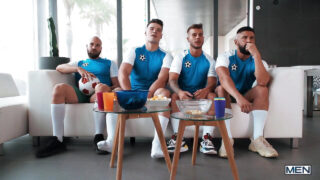 Interracial Blowjob, Cumshot, Schwarz, Handjob, Ohne Sattel, Vierer, Amateure, Muskel – die jungen Amateure Allen King, Justin Jett und Malik Delgaty mit dem riesigen Schwanz beim Arschficken in Uniform