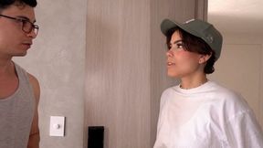Colombian delivery girls Lian Grey & Jery Lee give 5-star service with big cock