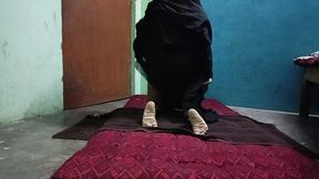 I fucked my friend&#039;s wife in Hijab alone in her house and put my cock&#039;s juice in her pussy