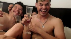 madrastra recojida y enfiestada por el hijastro y un amigo,