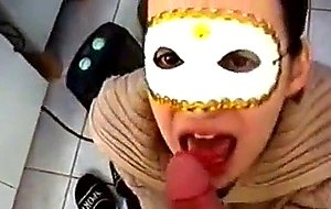 Beurette suce masque
