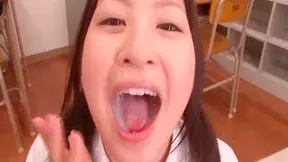 Actriz Porno Asia Elegante Traga Caliente Leche de Rodillas