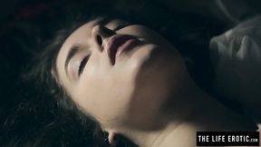 ”Horny stepmom masturbates to orgasm with a smashed egg”
