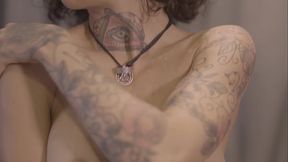 Tattooed rocker fucks his girlfriend