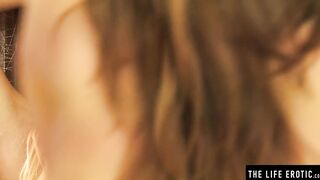 Stunning Freaky Naked Girls Eat Pussy into a Wild Lesbo Three-Way