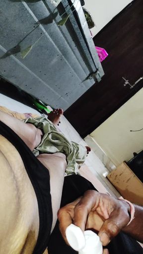 Suman Bhabhi ko nangi karke full body massage kiya.