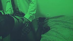 Trans femenina rendida ante el deseo, dominada hasta perder el control