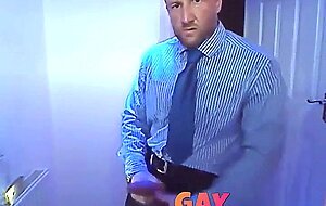 Empresario batendo punheta
