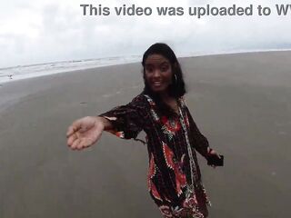 Beach Adventure: Lukas stuck his shlong in the slim floozy's cunt until the end!