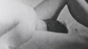 ”Vintage vixen face sitting & fucks huge cock in threesome”