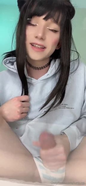 Luns Cums On You