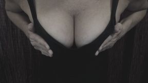 Cleavage Bounce And Jiggle