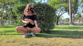 I flash pussy in a public park
