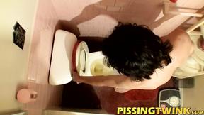 ”Twink Leo McArthur jerks off & cums after a pissing fiesta”