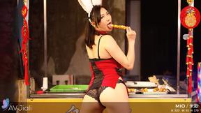 ”Welcome to our bunny model Mio”