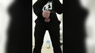 Twunk dryly jacks off in the polyclinic