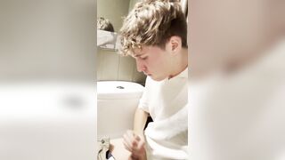 Twunk creeps out of family meal to fap (nearly got caught)