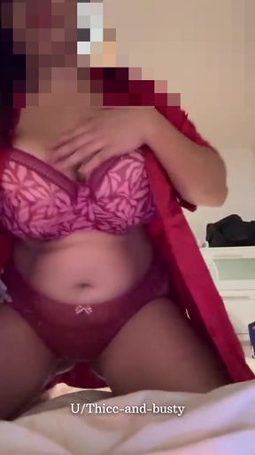 Indian babe shows off her big tits in lingerie