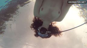”Emi Serene masturbates underwater in the pool”