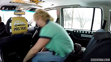 Mature blonde houswife squirts in the Chechtaxi