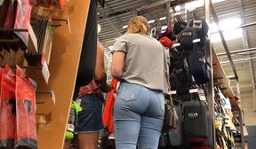 candid pawg blonde tight jeans shopping