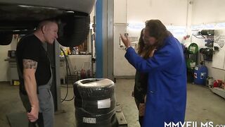 Inked beauty Elise gets arse screwed inside the garage