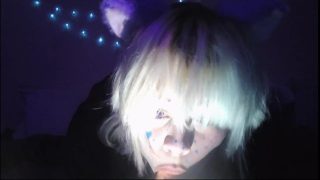 Neko girl cosplayer sucks off dildo
