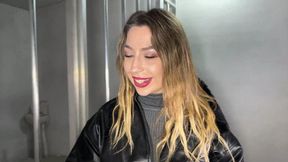 Naomi waits for a quick court appointment