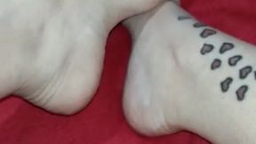 Hot Girl Exhibiting Her Beautiful Feet - Queen Amy Addams