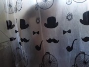 Parte 1: Madrastra espía hijastro en la ducha mientras sus esposo está en el trabajo