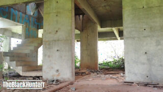 Des ours amateurs se font sodomiser sans préservatif dans des vidéos amateurs filmées en public avec d'énormes éjaculations.