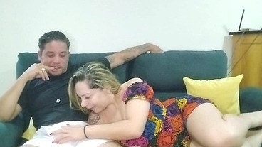 Tive uma ereção assistindo um filme com a minha sogra parte 1