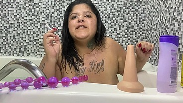 Fui gravar na hidro e pedi pro meu namorado colocar o plug no meu cuzinho - Mary Jhuana