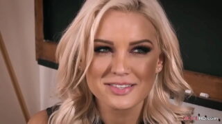 Kenzie Taylor krijgt haar kont genadeloos geneukt tot een sidderend hoogtepunt