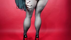 Elvira's Calves and Legs in Pantyhose