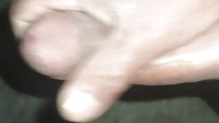 Vídeo caseiro e sem cortes de amadores gays ansiosos recebendo ejaculações profundas.